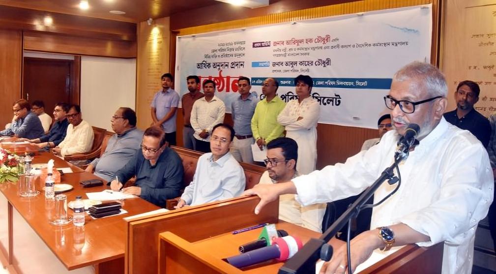 বিদেশে আটক বাংলাদেশিদের ফিরিয়ে আনার উদ্যোগ: মন্ত্রী